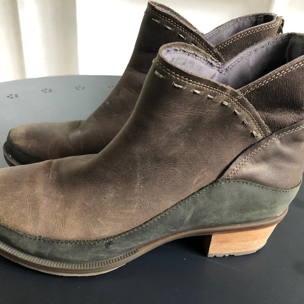 Women's Leather Chaco Cataluna Mid Boot - Size 7.5